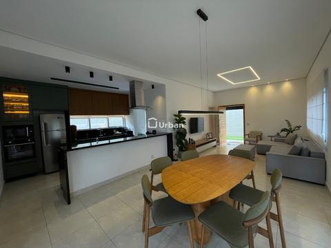 Casa à venda em Cotia, Jardim Colibri, com 3 suítes, com 160 m²